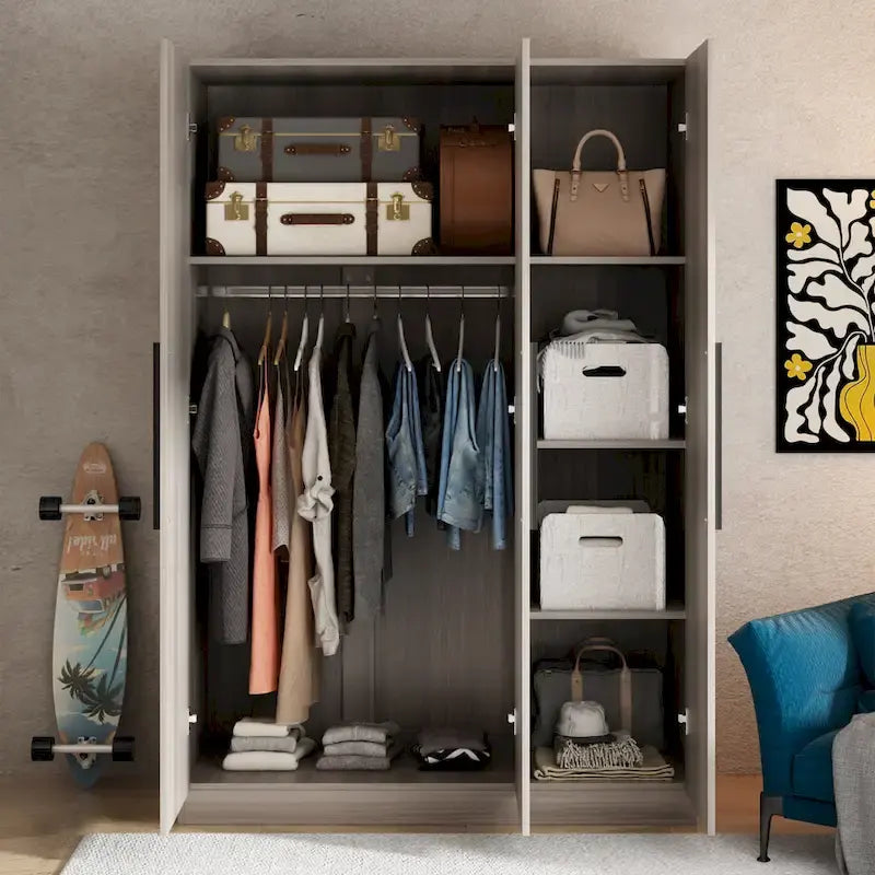 70. H x 47.2 W Armoire-penderie à trois portes en blanc Clo