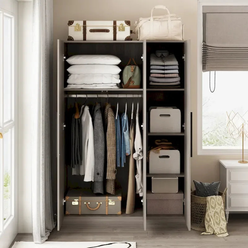 70. H x 47.2 W Armoire-penderie à trois portes en blanc Clo