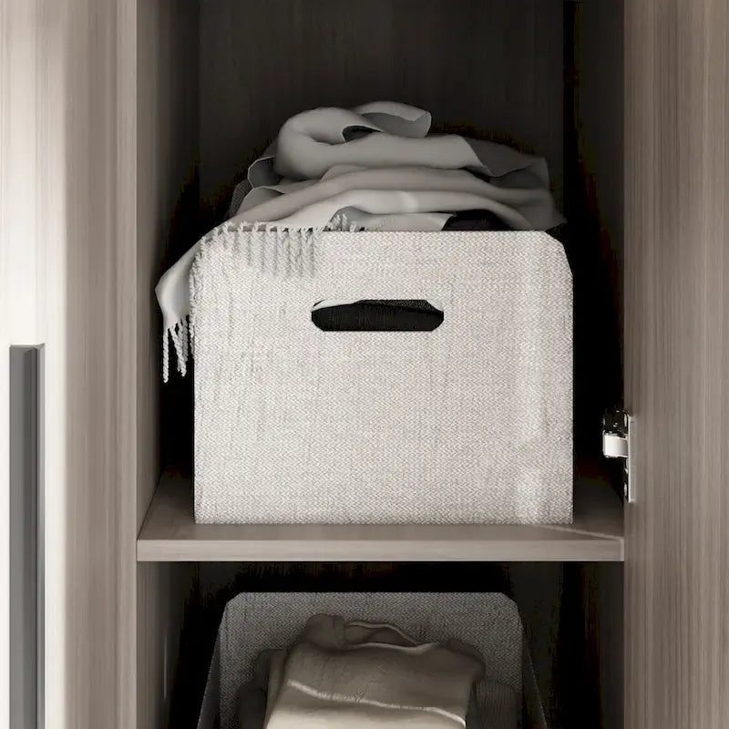 70. H x 47.2 W Armoire-penderie à trois portes en blanc Clo
