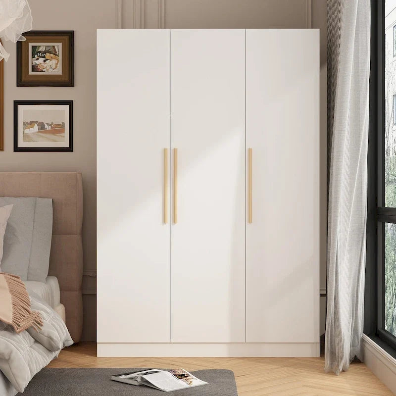 70. H x 47.2 W Armoire-penderie à trois portes en blanc Clo